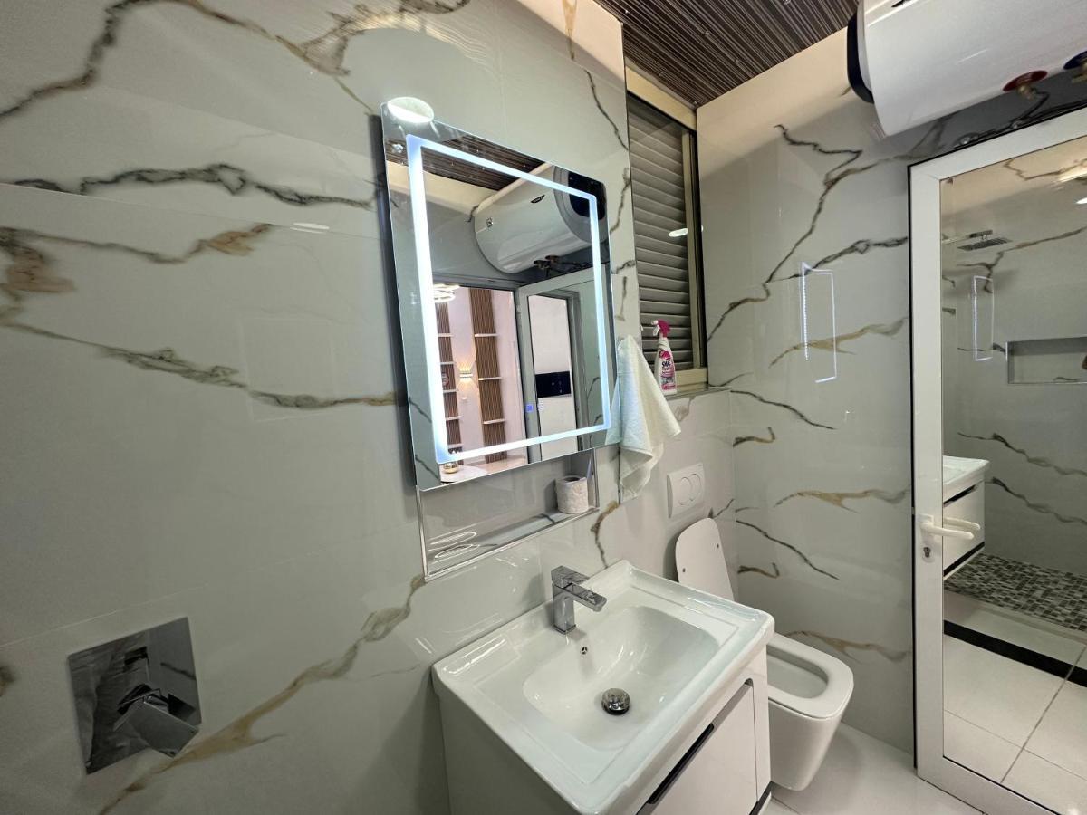 Esto'S Apartament Near Tirana Airport 1 - Self Checkin -Netflix - Free Parking Valjiosi Exterior photo